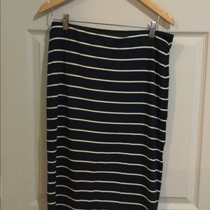 Women’s simply styled  skirt blue white stripes